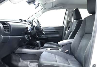 2019 TOYOTA HILUX SR HI-RIDER