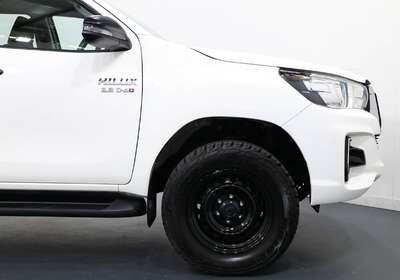 2019 TOYOTA HILUX SR HI-RIDER