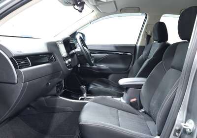 2020 MITSUBISHI OUTLANDER ES 7 SEAT (2WD)