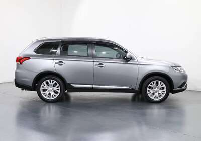 2020 MITSUBISHI OUTLANDER ES 7 SEAT (2WD)