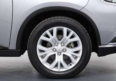 2020 MITSUBISHI OUTLANDER ES 7 SEAT (2WD)