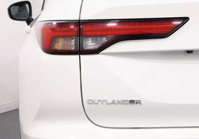 2024 MITSUBISHI OUTLANDER ES 7 SEAT (2WD)