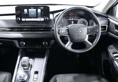 2024 MITSUBISHI OUTLANDER ES 7 SEAT (2WD)