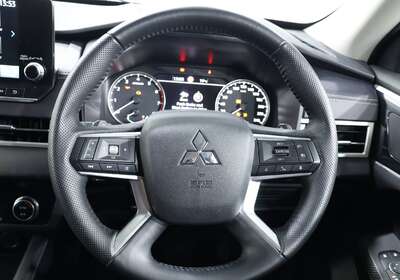 2024 MITSUBISHI OUTLANDER ES 7 SEAT (2WD)