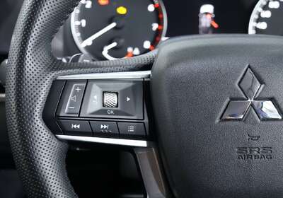 2024 MITSUBISHI OUTLANDER ES 7 SEAT (2WD)