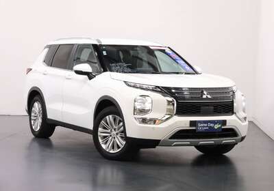 2024 MITSUBISHI OUTLANDER ES 7 SEAT (2WD)