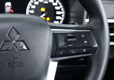 2024 MITSUBISHI OUTLANDER ES 7 SEAT (2WD)