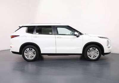 2024 MITSUBISHI OUTLANDER ES 7 SEAT (2WD)