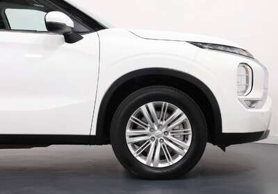 2024 MITSUBISHI OUTLANDER ES 7 SEAT (2WD)