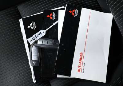 2024 MITSUBISHI OUTLANDER ES 7 SEAT (2WD)
