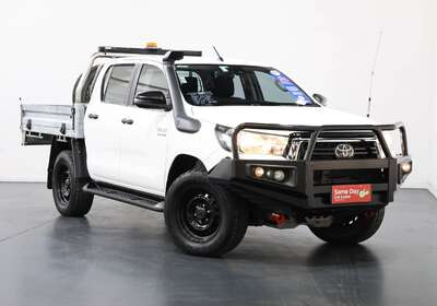 2020 TOYOTA HILUX SR (4X4)