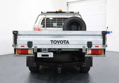 2020 TOYOTA HILUX SR (4X4)