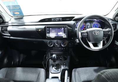 2020 TOYOTA HILUX SR (4X4)