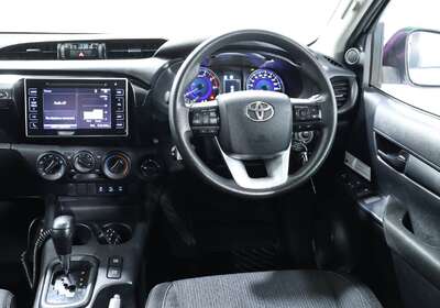 2020 TOYOTA HILUX SR (4X4)