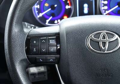 2020 TOYOTA HILUX SR (4X4)