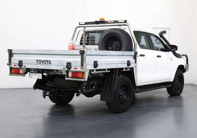 2020 TOYOTA HILUX SR (4X4)