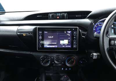 2020 TOYOTA HILUX SR (4X4)