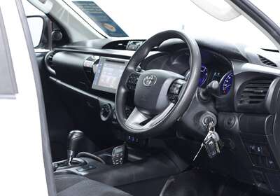 2020 TOYOTA HILUX SR (4X4)