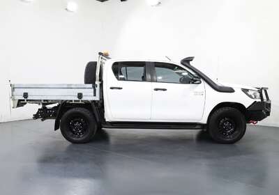 2020 TOYOTA HILUX SR (4X4)