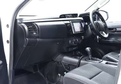 2020 TOYOTA HILUX SR (4X4)