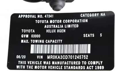 2020 TOYOTA HILUX SR (4X4)