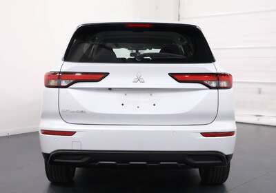 2023 MITSUBISHI OUTLANDER ES 7 SEAT (2WD)