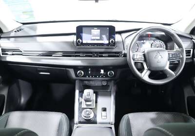 2023 MITSUBISHI OUTLANDER ES 7 SEAT (2WD)