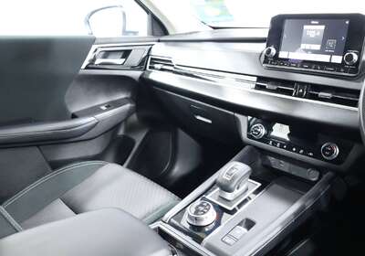 2023 MITSUBISHI OUTLANDER ES 7 SEAT (2WD)