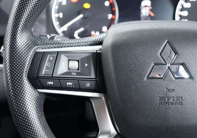 2023 MITSUBISHI OUTLANDER ES 7 SEAT (2WD)