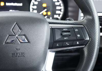 2023 MITSUBISHI OUTLANDER ES 7 SEAT (2WD)