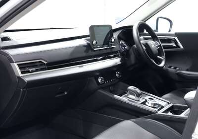 2023 MITSUBISHI OUTLANDER ES 7 SEAT (2WD)