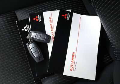 2023 MITSUBISHI OUTLANDER ES 7 SEAT (2WD)