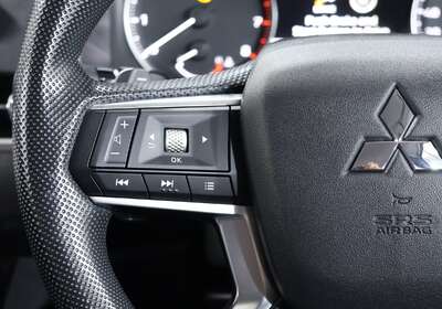 2024 MITSUBISHI OUTLANDER ES 7 SEAT (2WD)