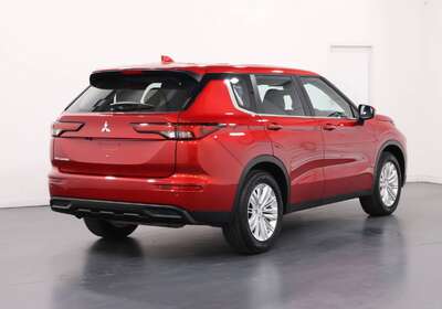 2024 MITSUBISHI OUTLANDER ES 7 SEAT (2WD)