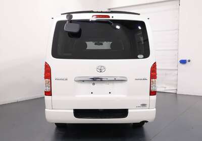 2016 TOYOTA HIACE SUPER GL 4WD  5 SEATS
