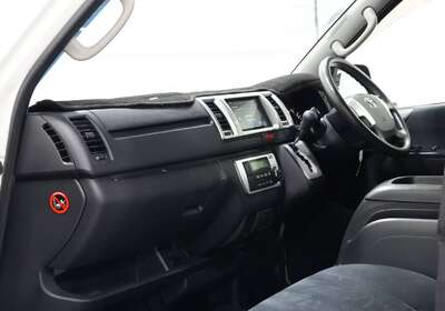 2016 TOYOTA HIACE SUPER GL 4WD  5 SEATS