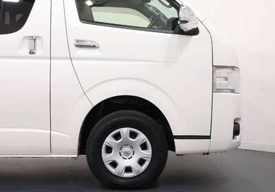 2016 TOYOTA HIACE SUPER GL 4WD  5 SEATS