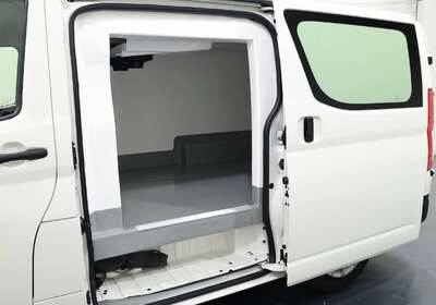 2025 TOYOTA HIACE LWB