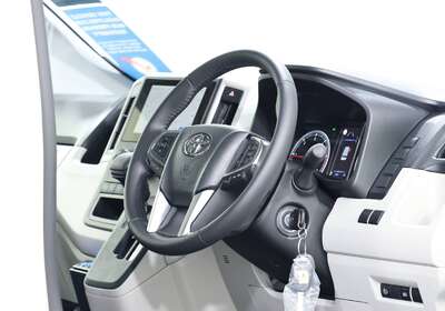 2025 TOYOTA HIACE LWB