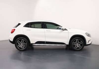 2016 MERCEDES-BENZ GLA 180