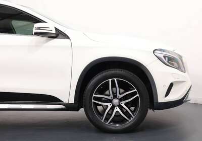 2016 MERCEDES-BENZ GLA 180