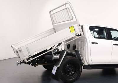 2019 TOYOTA HILUX SR (4X4)