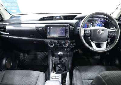 2019 TOYOTA HILUX SR (4X4)