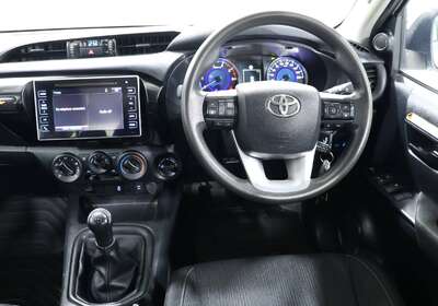 2019 TOYOTA HILUX SR (4X4)