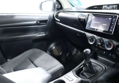 2019 TOYOTA HILUX SR (4X4)
