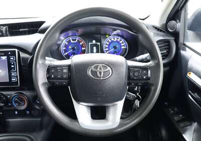 2019 TOYOTA HILUX SR (4X4)