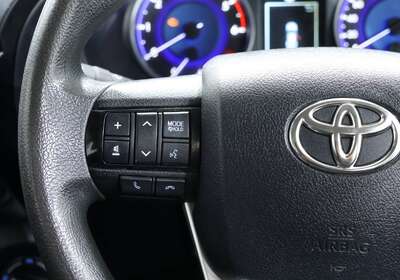 2019 TOYOTA HILUX SR (4X4)