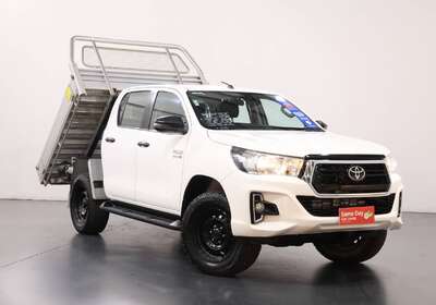 2019 TOYOTA HILUX SR (4X4)