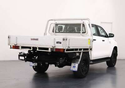 2019 TOYOTA HILUX SR (4X4)
