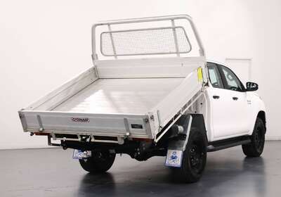 2019 TOYOTA HILUX SR (4X4)